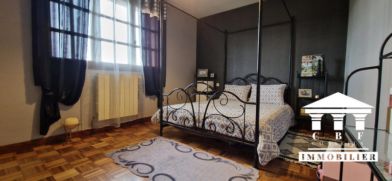 Maison - 289 m² - 11 pièces