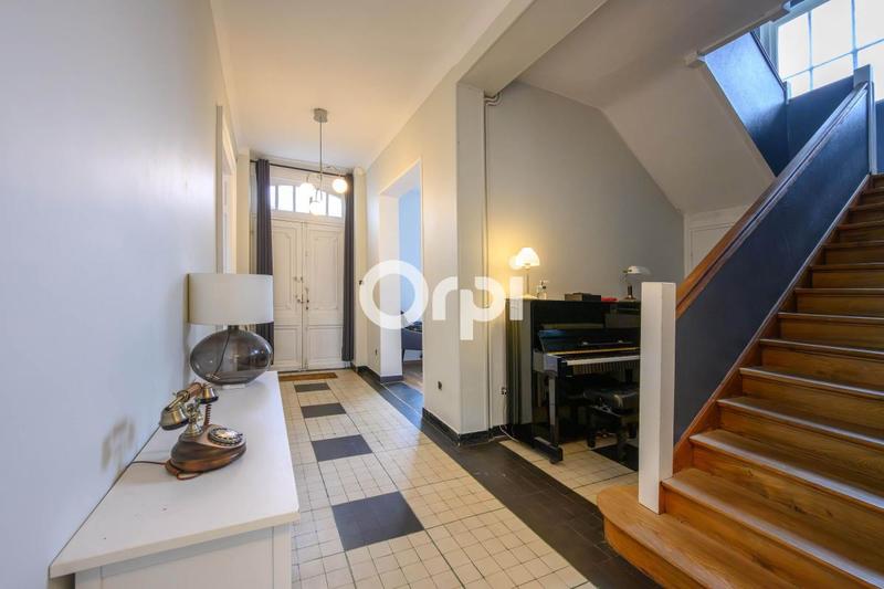 Maison - 313 m² - 9 pièces