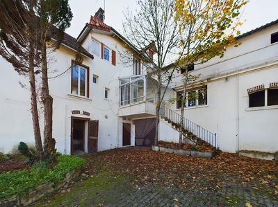 Maison - 220 m² - 6 pièces