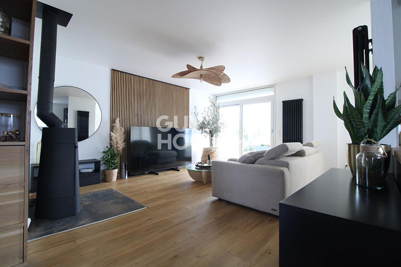 Maison - 92 m² - 5 pièces