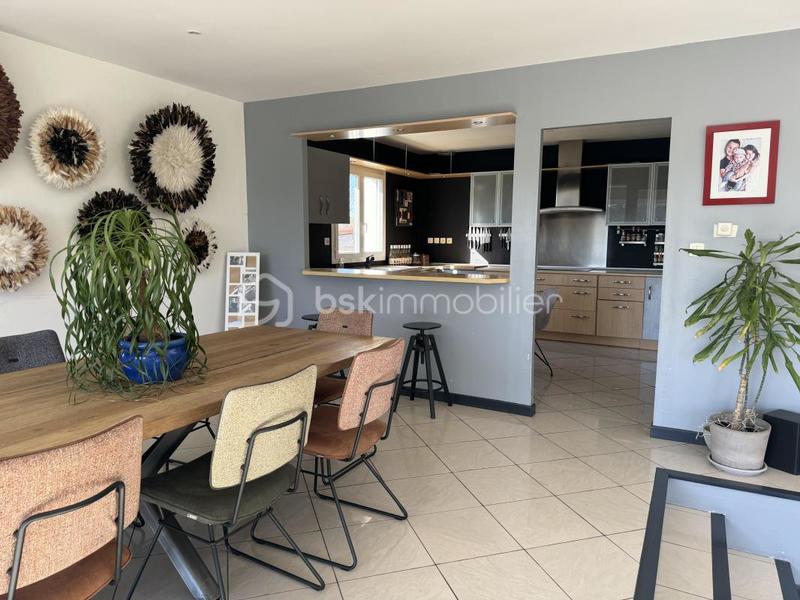 Maison - 240 m² - 7 pièces