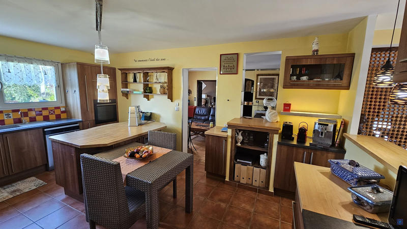 Maison contemporaine - 273 m² - 9 pièces