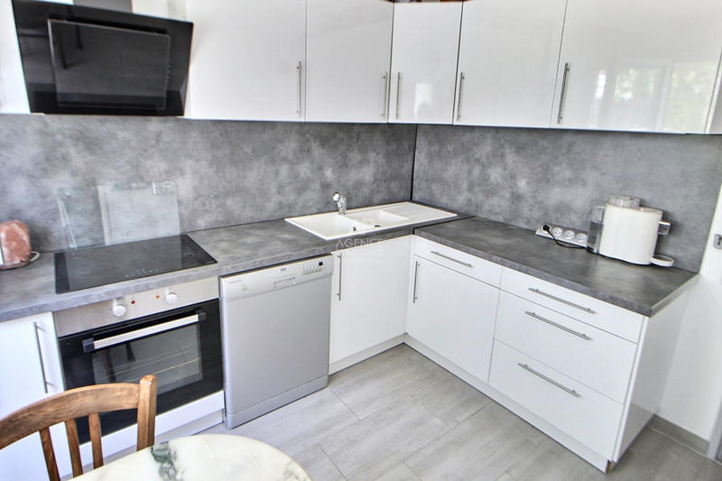 Appartement - 92 m² - 5 pièces