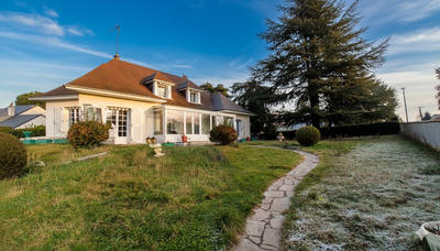 Maison - 222 m² - 6 pièces