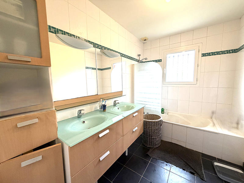 Maison - 98 m² - 4 pièces