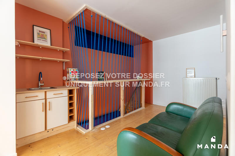 Chambre - 10 m² - 12 pièces