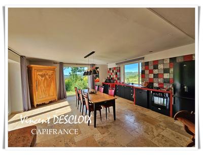 Propriété - 257 m² - 8 pièces