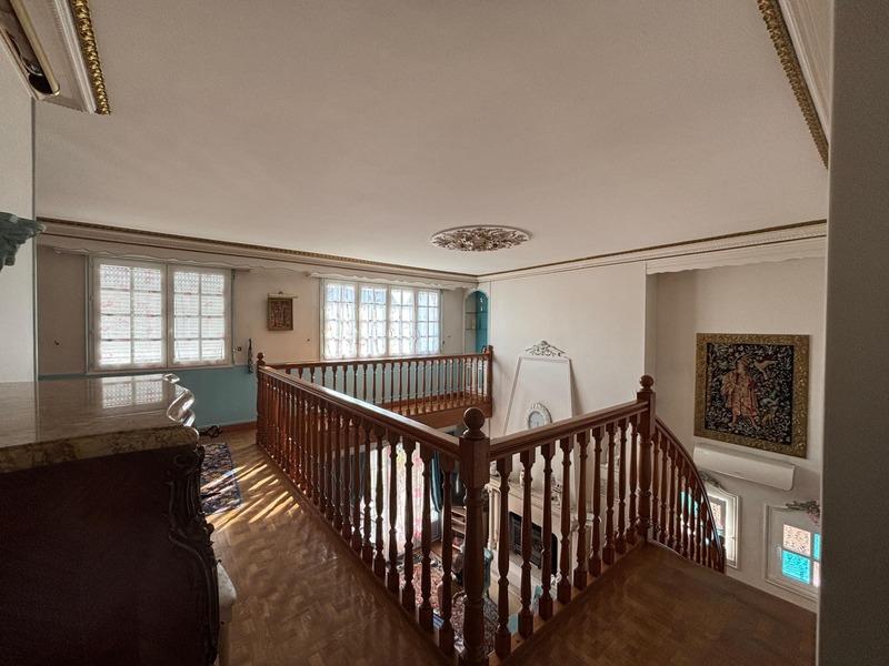 Maison - 266 m² - 8 pièces