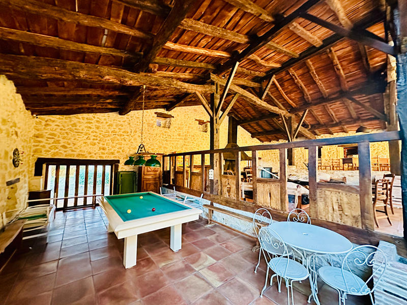 Maison - 362 m² - 9 pièces