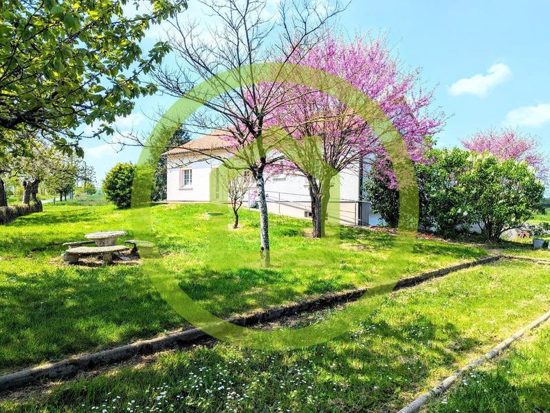 Maison - 331 m² - 11 pièces