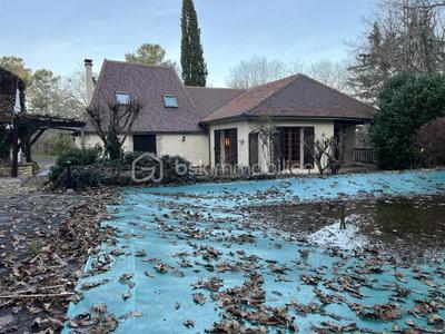 Demeure - 192 m² - 9 pièces