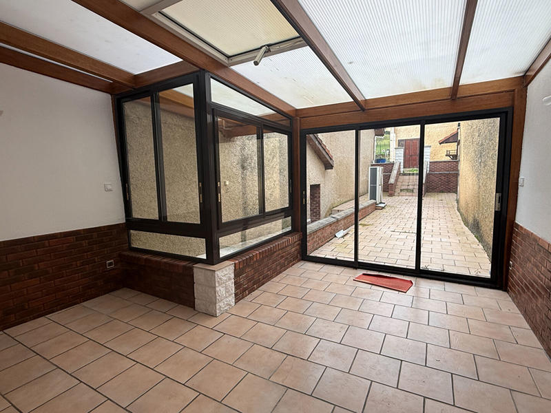 Maison - 240 m² - 10 pièces