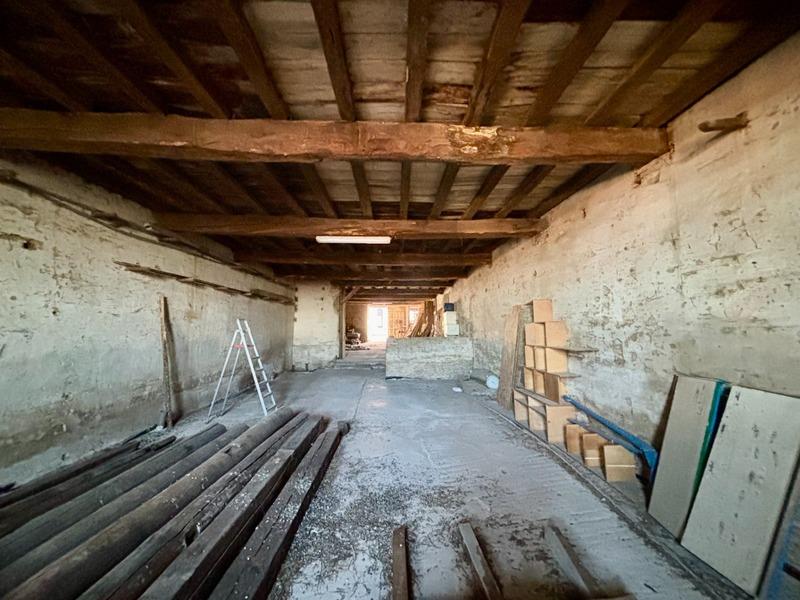 Maison - 390 m² - 2 pièces