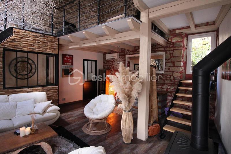 Demeure - 300 m² - 14 pièces