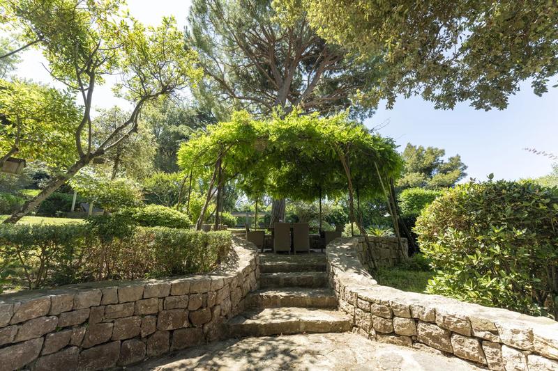 Villa - 498 m² - 15 pièces