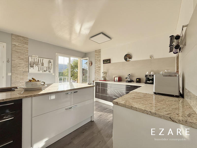 Maison - 230 m² - 8 pièces