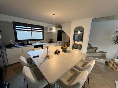 Maison - 96 m² - 4 pièces