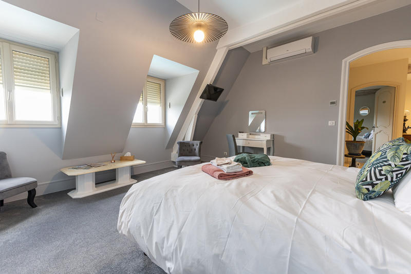 Maison - 396 m² - 9 pièces