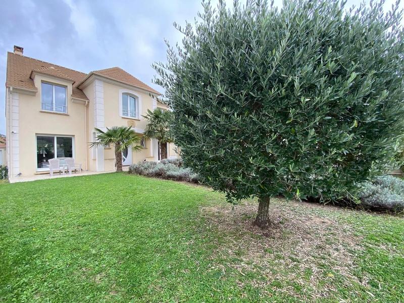 Maison - 175 m² - 9 pièces