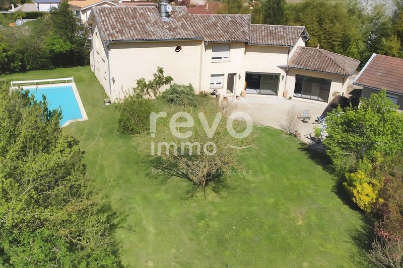 Maison - 223 m² - 8 pièces