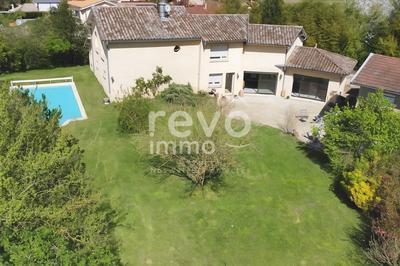 Maison - 223 m² - 8 pièces