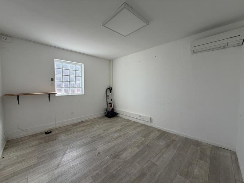 Bureau - 67 m² - 2 pièces