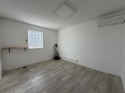 Bureau - 67 m² - 2 pièces