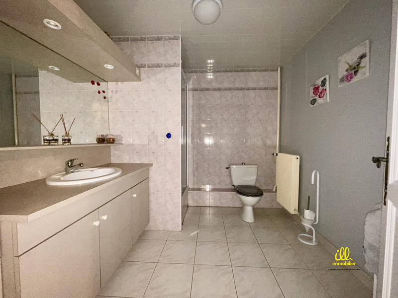 Maison - 212 m² - 7 pièces