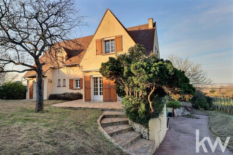 Maison - 220 m² - 7 pièces