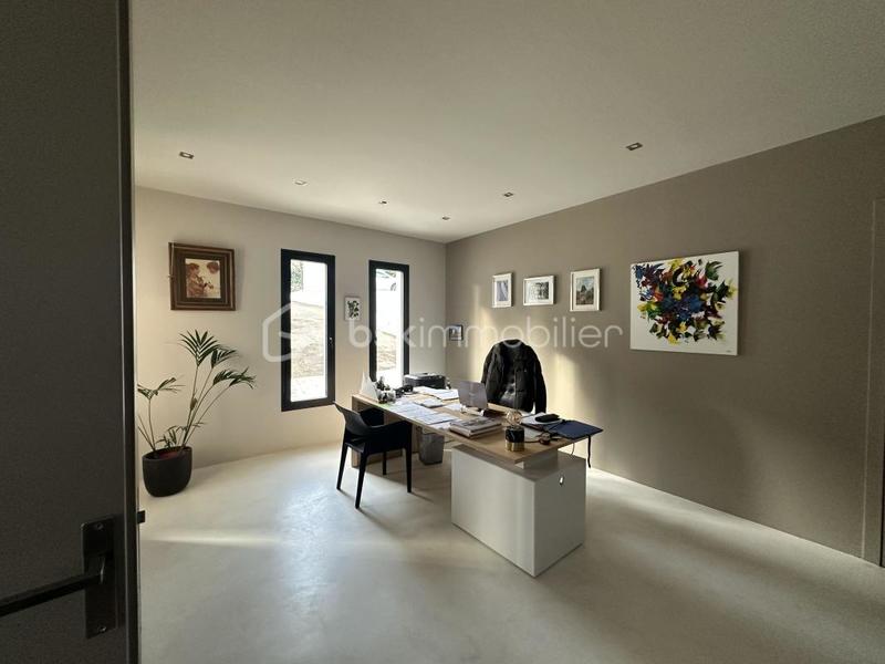 Demeure - 350 m² - 8 pièces