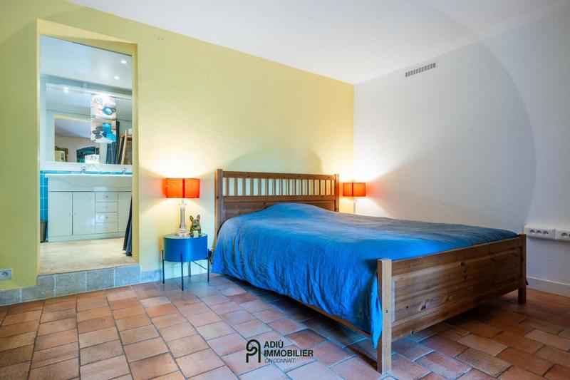 Propriété - 335 m² - 10 pièces