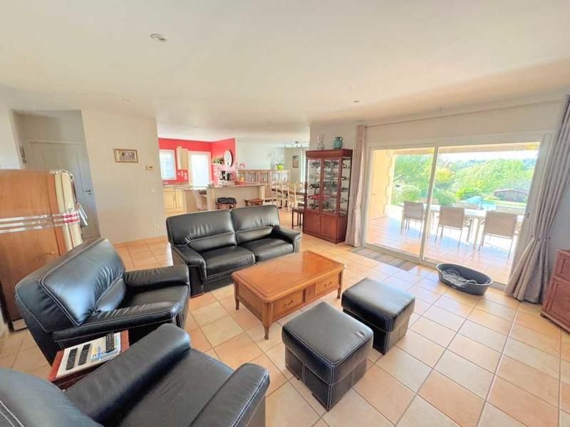 Maison - 250 m² - 7 pièces