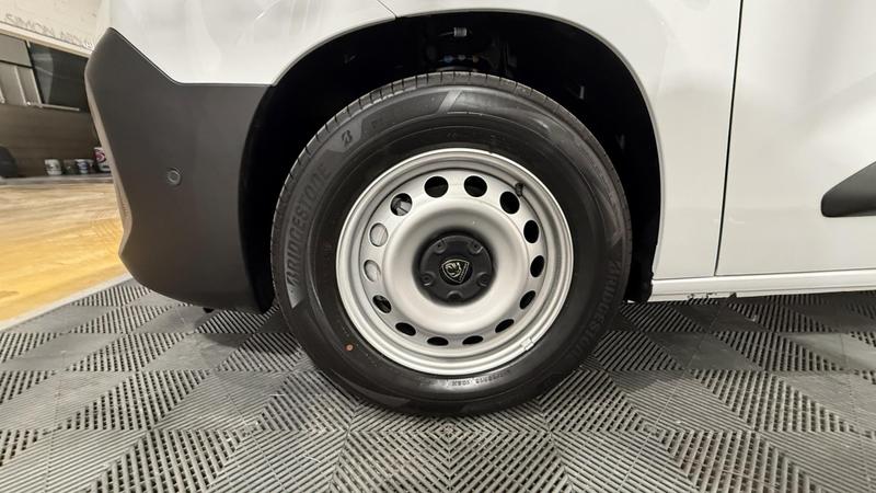 Peugeot Partner e- III Taille m 800kg 51kWh 3 places + Pompe à Chaleur