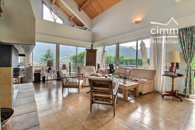 Villa - 363 m² - 6 pièces