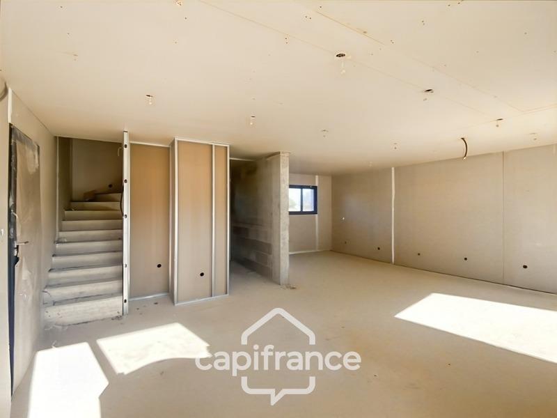 Maison - 93 m² - 4 pièces