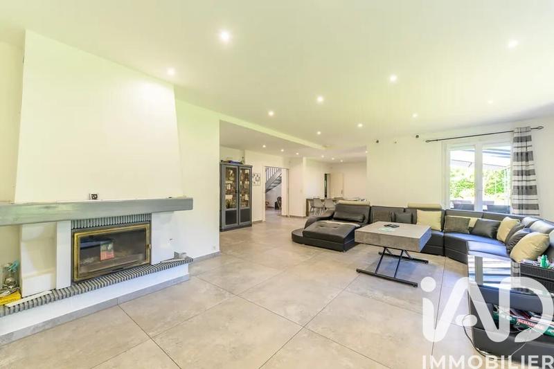 Maison - 232 m² - 8 pièces