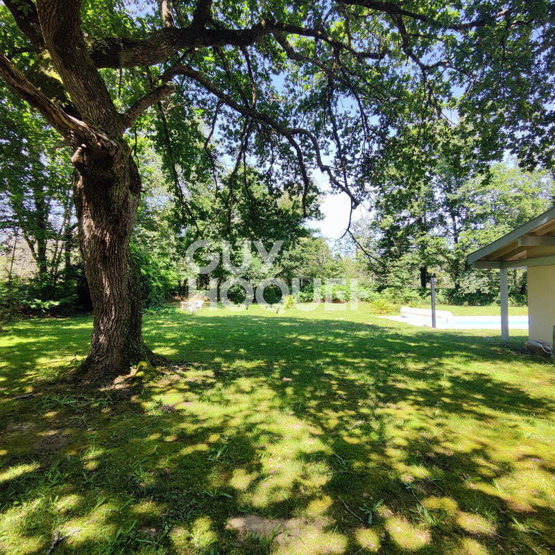 Maison - 246 m² - 7 pièces