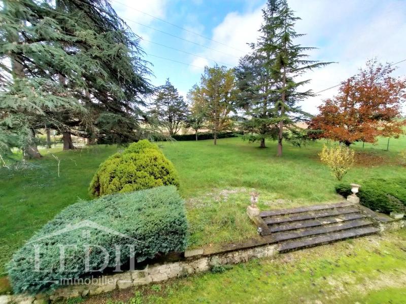 Propriété - 280 m² - 6 pièces