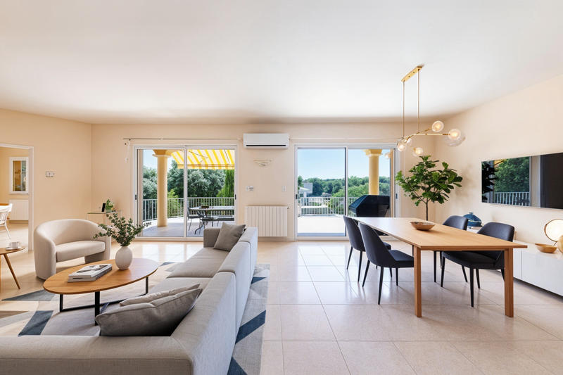 Maison - 240 m² - 7 pièces