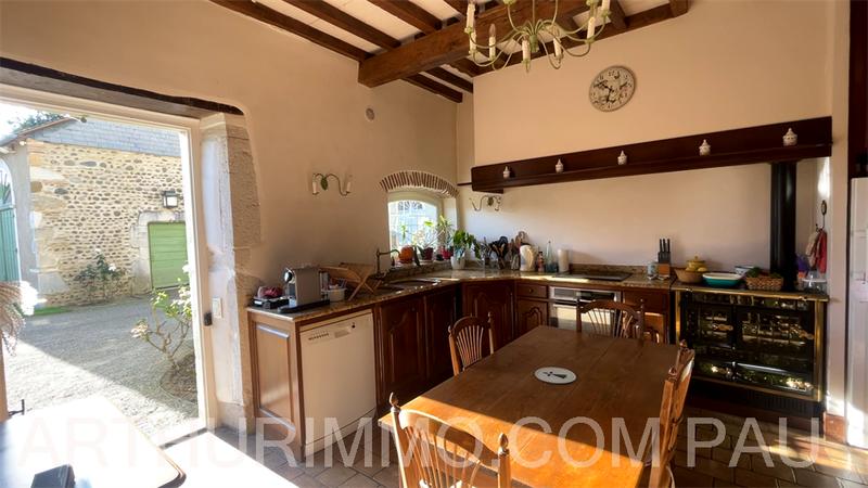 Maison - 244 m² - 6 pièces