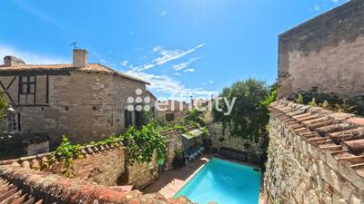 Maison - 250 m² - 8 pièces