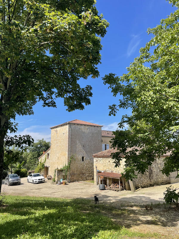 Maison - 220 m² - 8 pièces