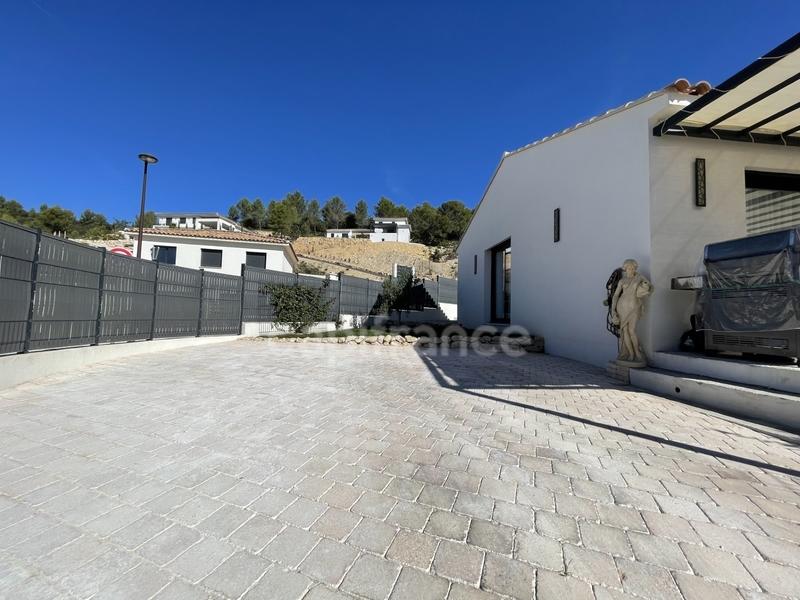 Maison - 165 m² - 6 pièces