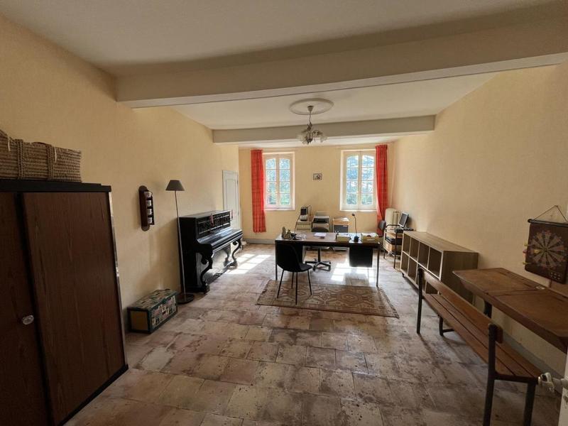 Propriété - 579 m² - 17 pièces