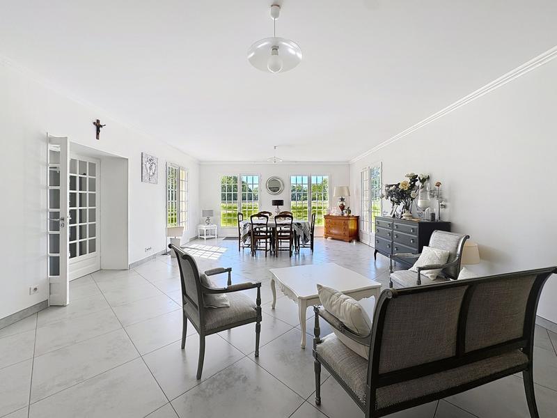 Maison - 300 m² - 10 pièces