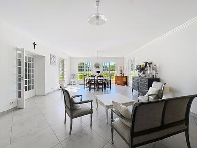 Maison - 300 m² - 10 pièces