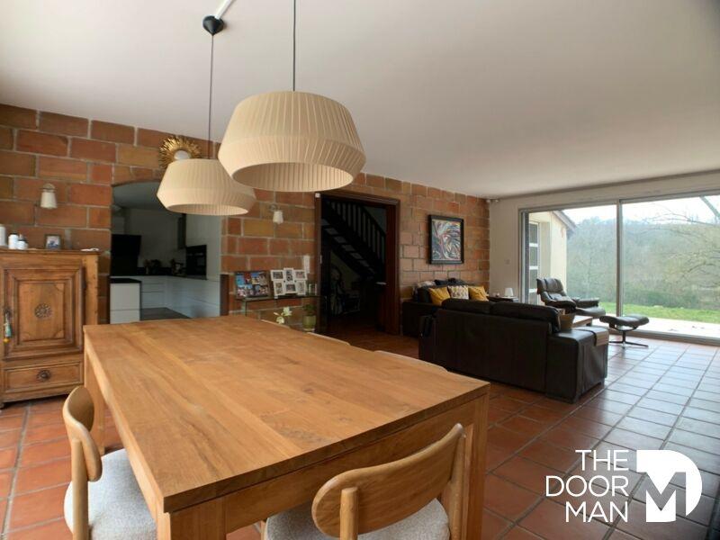 Maison - 220 m² - 8 pièces