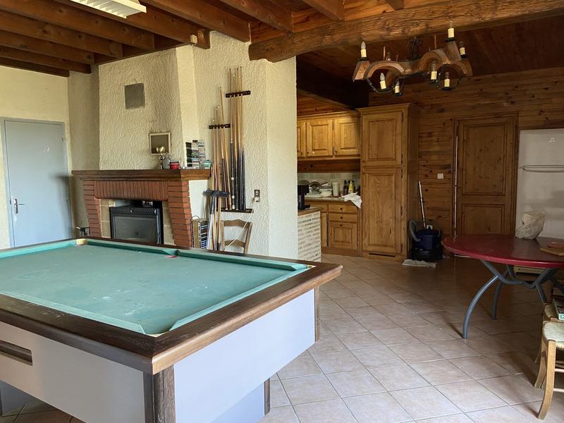 Maison traditionnelle - 352 m² - 23 pièces