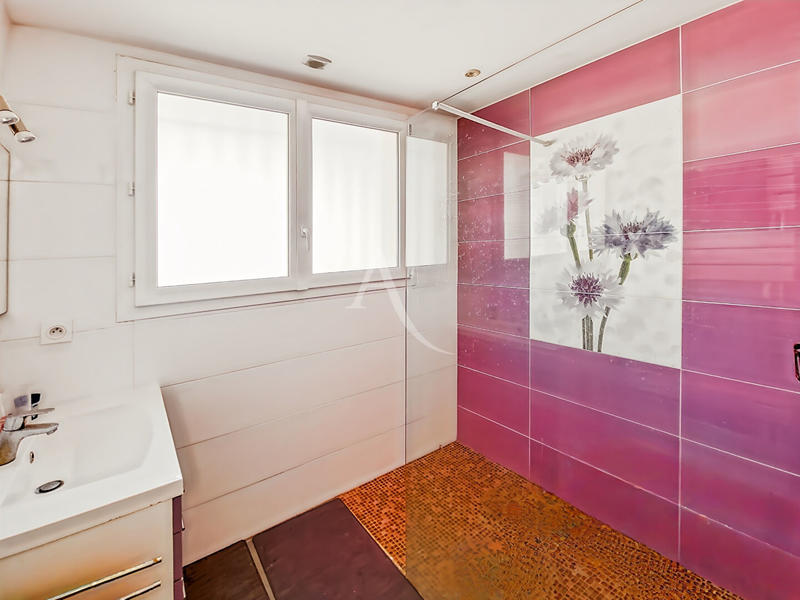 Maison - 197 m² - 8 pièces