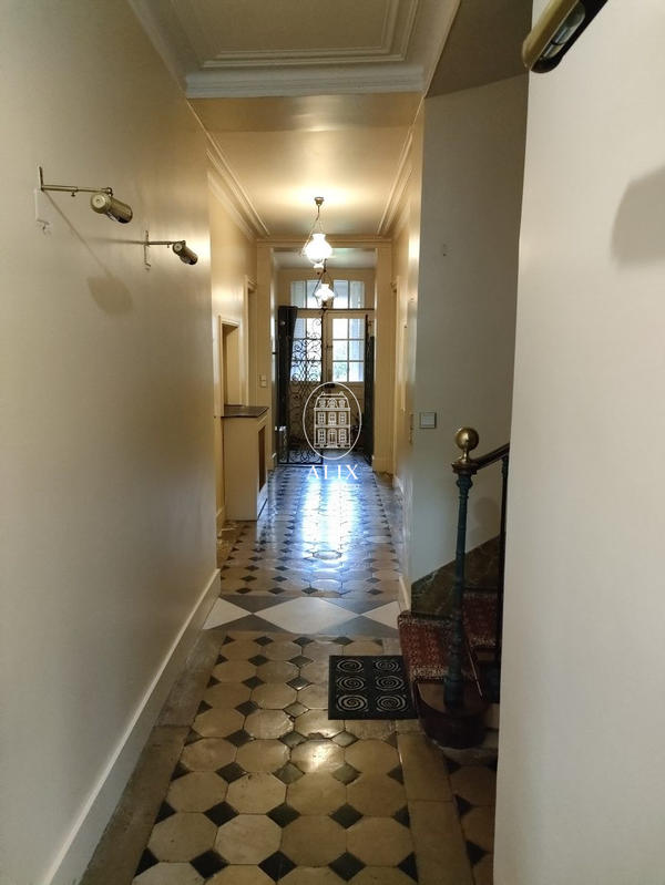 Maison - 180 m² - 7 pièces